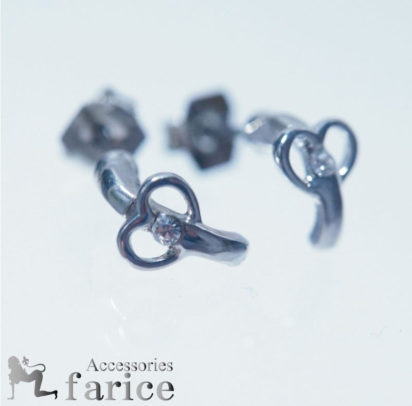 &starf;商品のサイズ&starf; 縦約7mm 幅約6mm 厚さ約1mm 重さ約1.0g &starf;素材&starf; 合金+シルバーコーティング+ホワイトキ