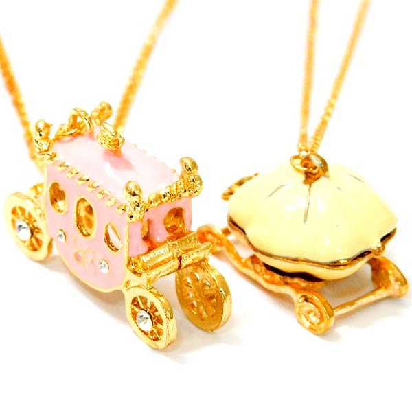&starf;商品サイズ&starf;(バチカンを含む)全長約25mm カボチャ馬車 縦約17mm×横幅約31mm×厚み約25mm 喜平チェーン 長さ64cm×幅2mm 重さ約16.8