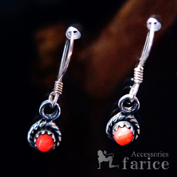&starf;商品のサイズ&starf; (フックを含む)全長約23mm 直径約6mm 石のサイズ直径/約3mm (ピアス1個)重さ約0.7g & starf;素材&s